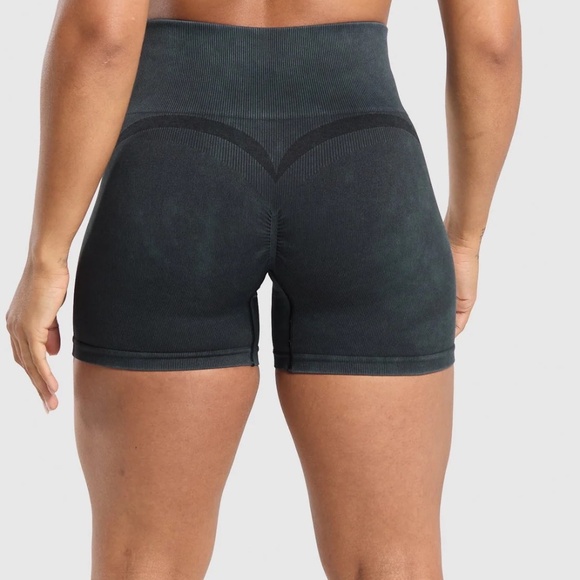NEW Gymshark Gains Seamless Washed Shorts Black Large - Picture 2 of 6